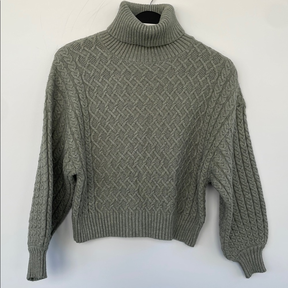 Truth by Republic Chunky Knit Turtleneck Sweater with Cable Pattern Small